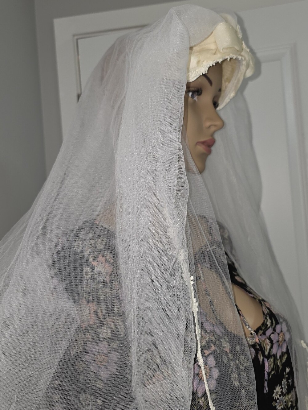 Vintage 1960-70's Juliet Bridal Ivory Lace Bow Veil Headpiece Romance Cathedral - Picture 3 of 16